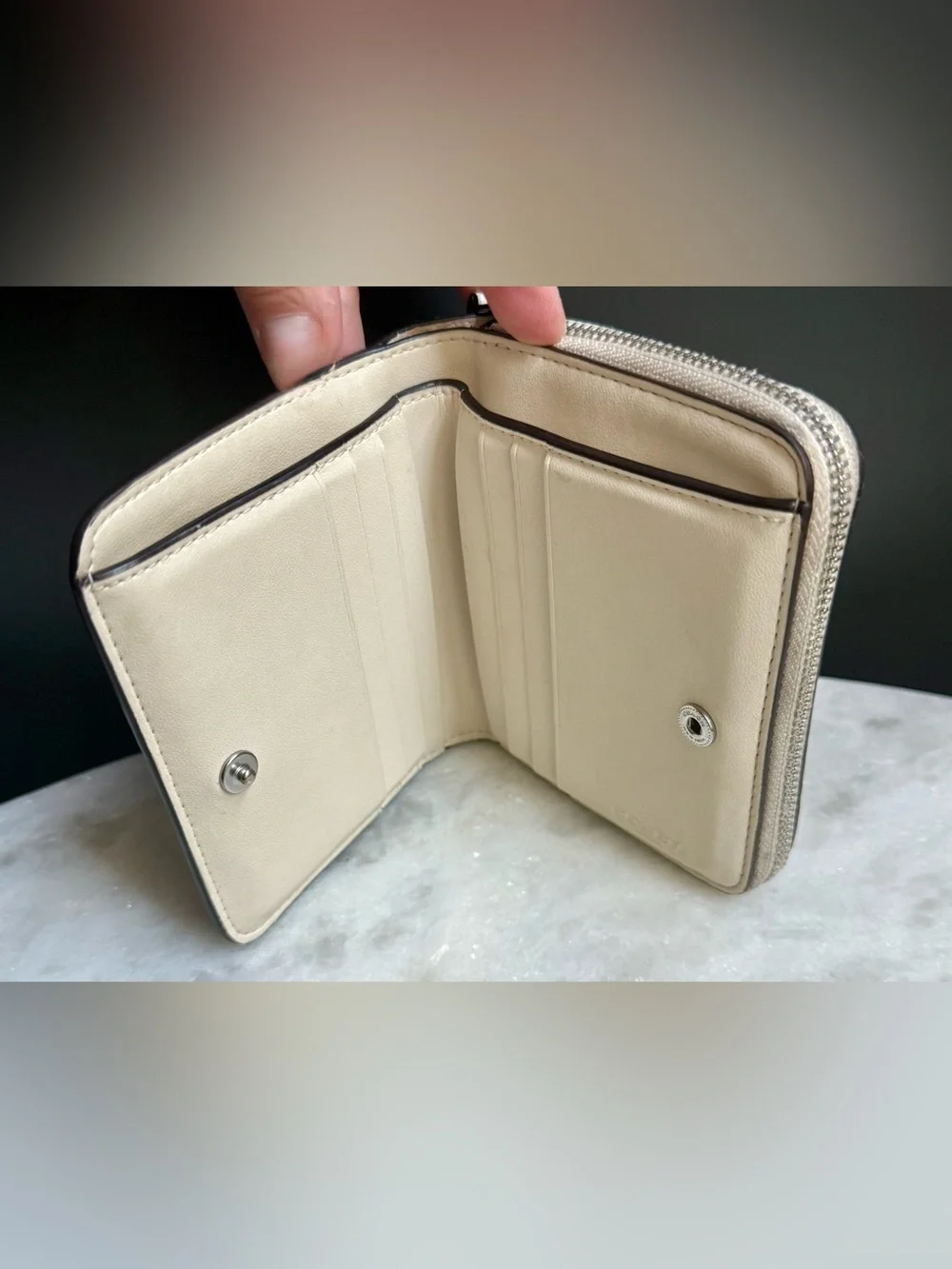 COACH Strawberry Billfold Wallet Chalk Multi Pebbled Leather CT908